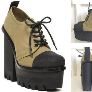 Hunter Canvas 5" Heel Platform Shoes New w/box 7